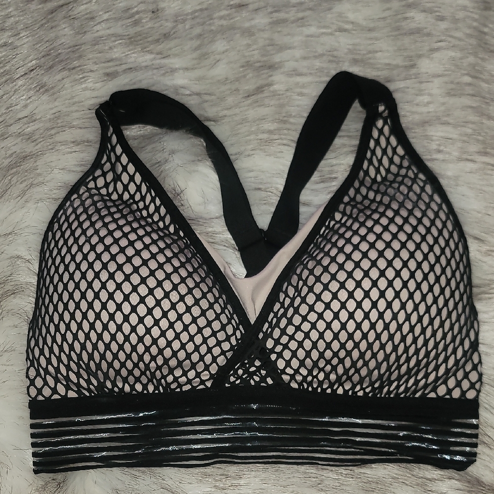 Victorias Secret Incredible Lightweight  Sports Bra 34D